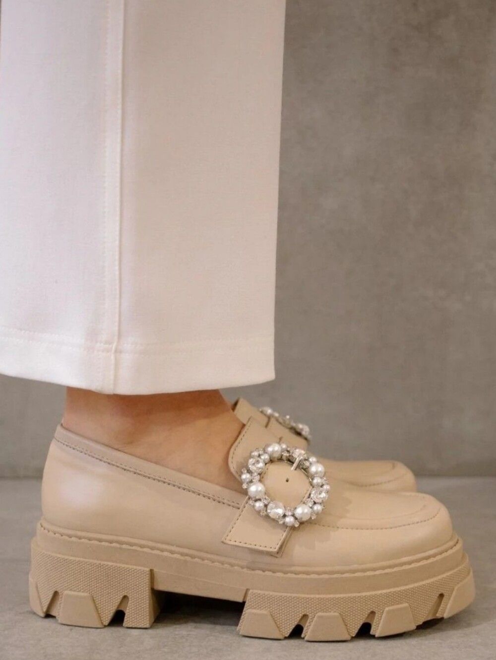 Alohas - Trailblazer Crystal Ivory/Nude Leather Loafers Suze 36